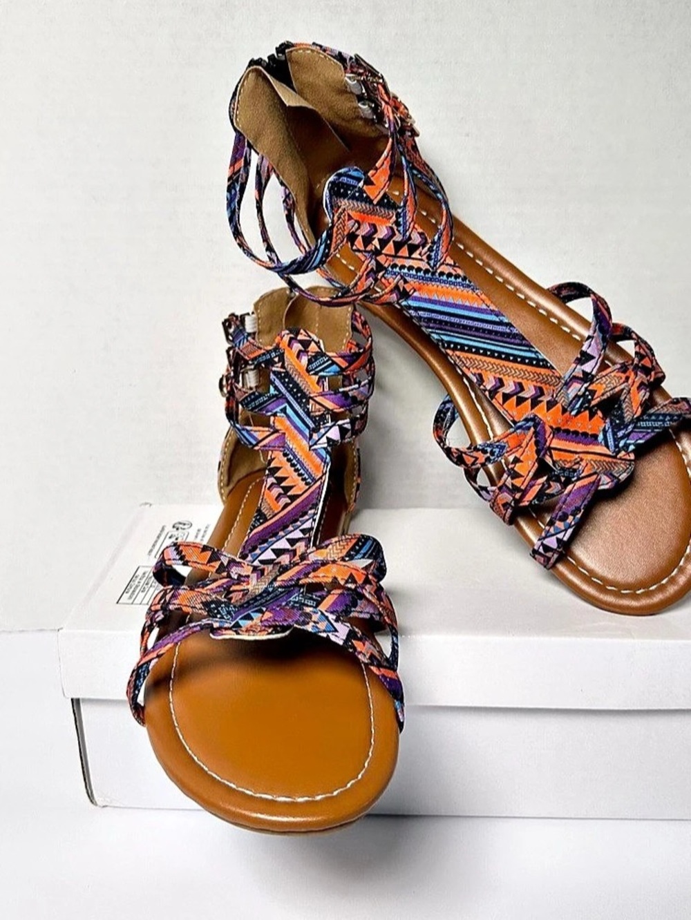 NIB Western Boho Festival Vibrant Aztec Fabric Gladiator Flat Sandals Women Sz 9